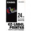 Casio XR-24WE1, 24mm x 8m, text negru / fundal alb, banda originala