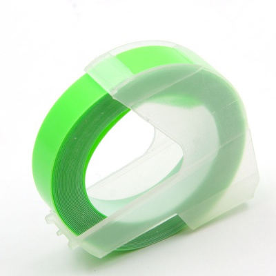 Dymo Omega, 9mm x 3m, text alb / fluorescenta fundal verde, banda compatibila